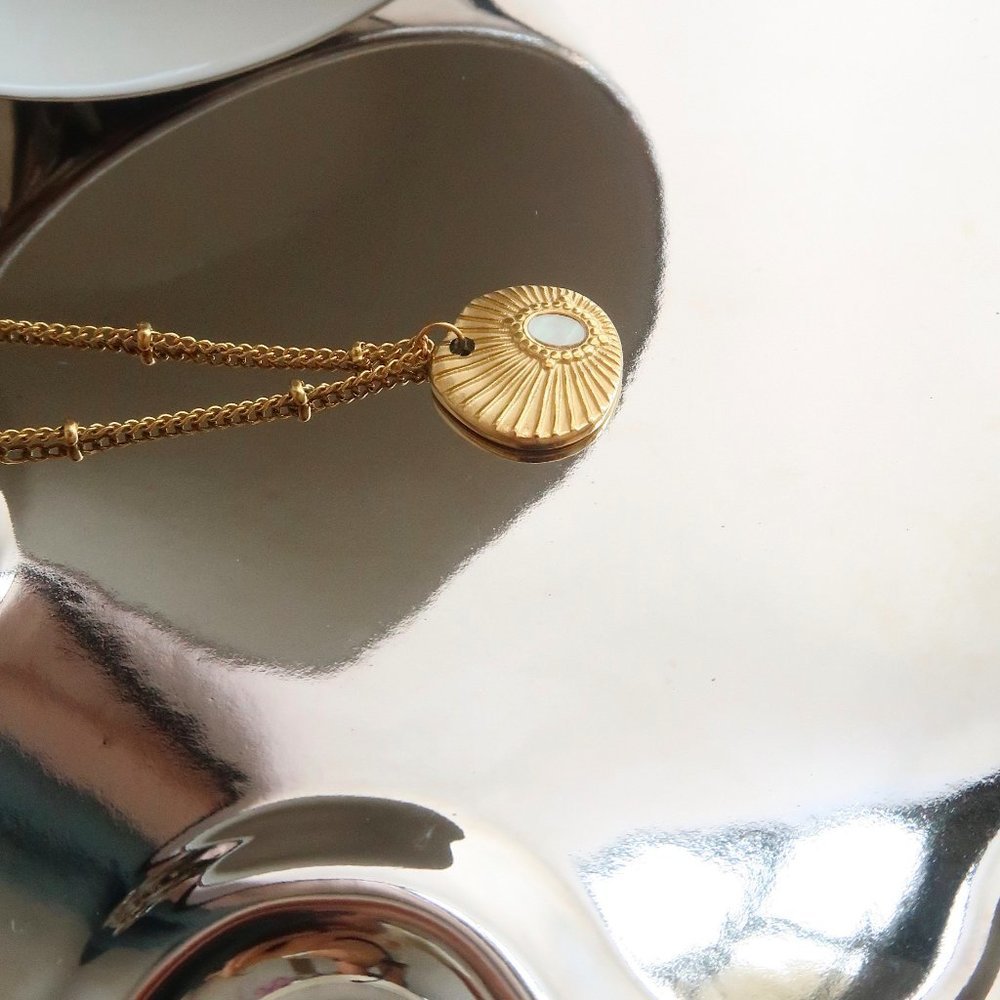 NEW 18K Gold Plated Luxury Shell Necklace - Picture 4 of 15